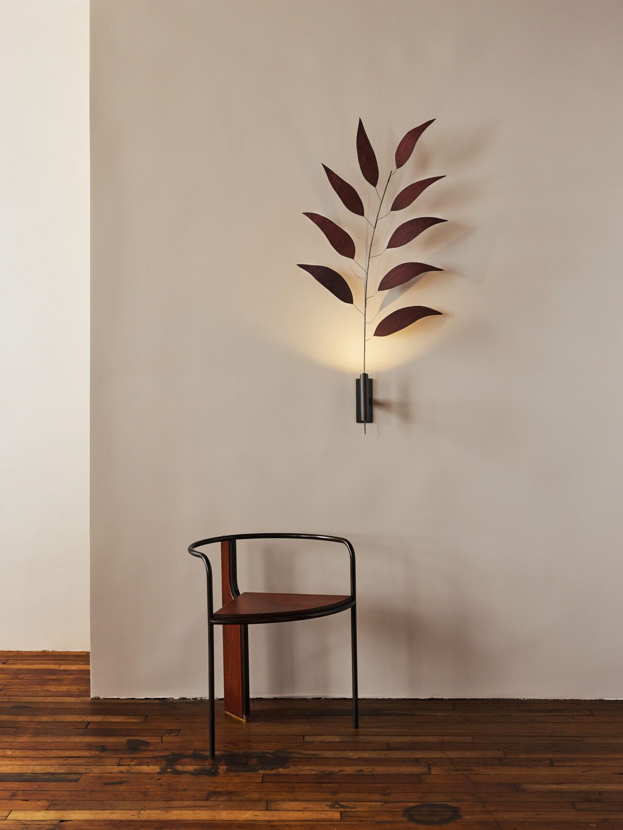 Pelle's Lure Radiata Sprig 1 pictured with their Fin Chair.